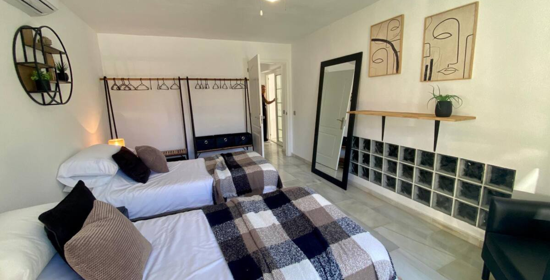 Villa-Vee-Marbella-10-bedrooms-twin bedroom2.