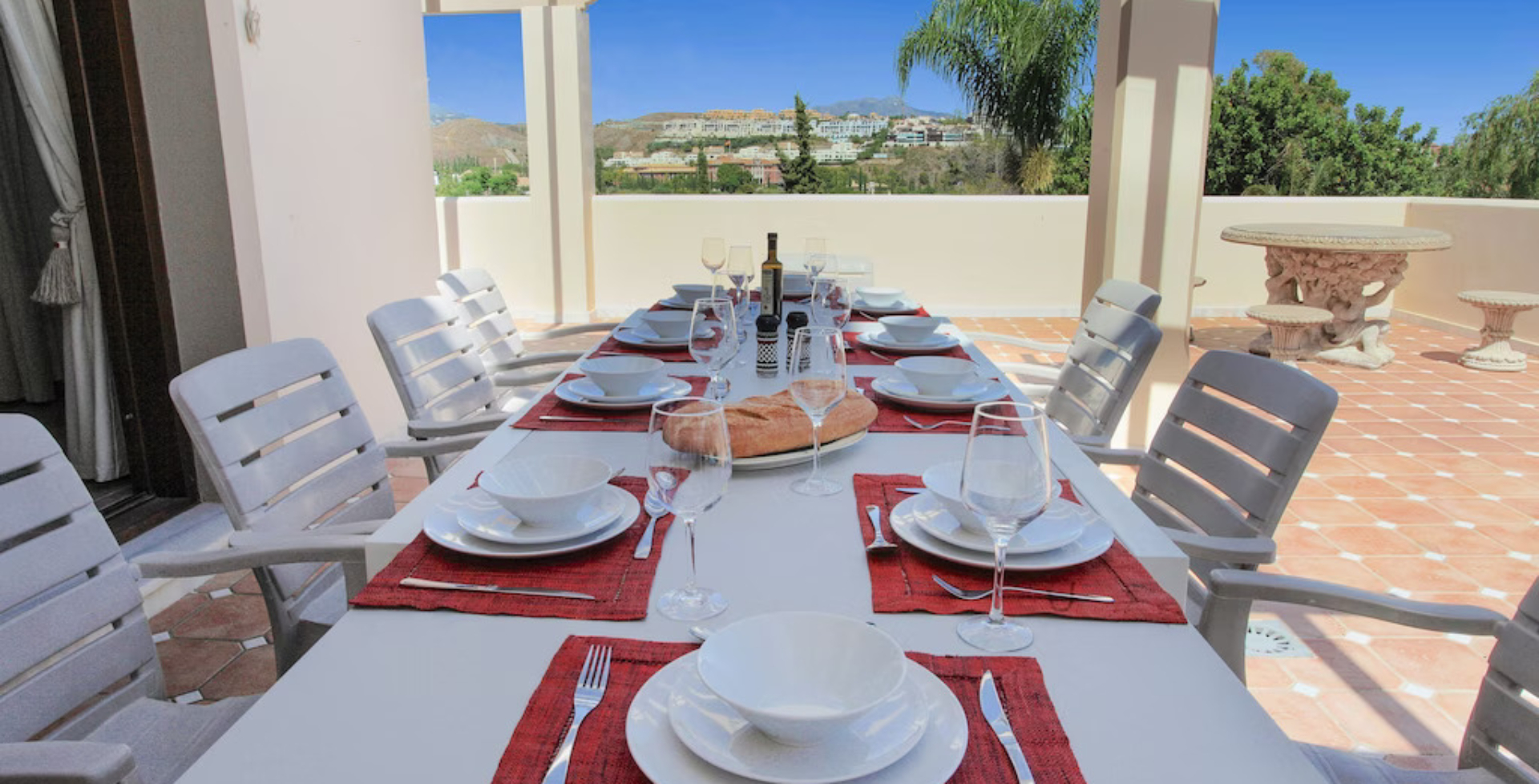 Villa Rica 9 bed – terrace dining area