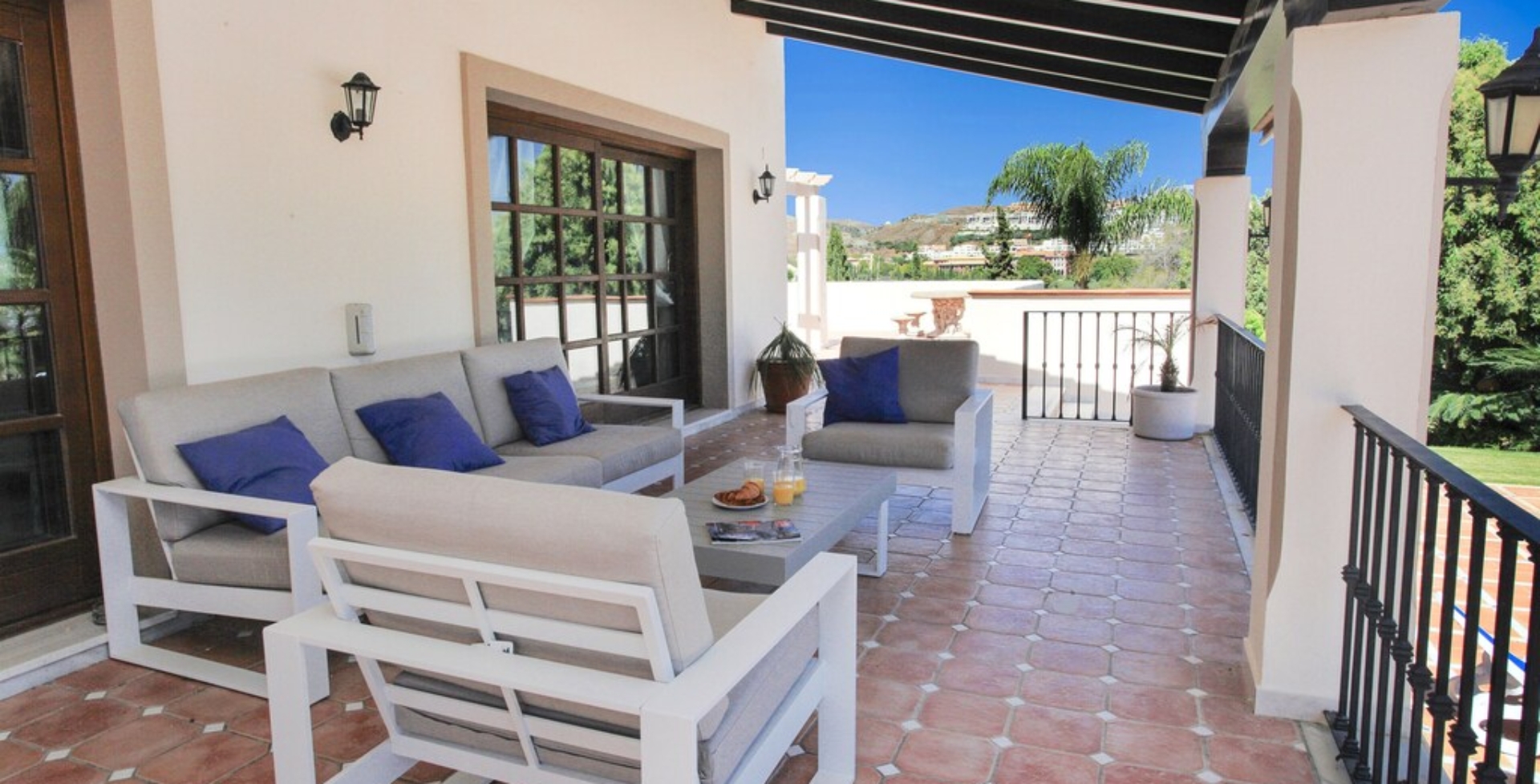 Villa Rica 9 bed – terrace relax area