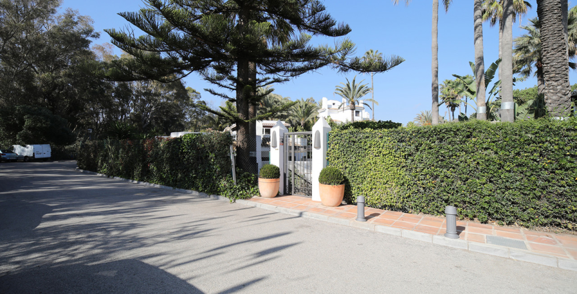4 bed luxapart5 – external-entrance