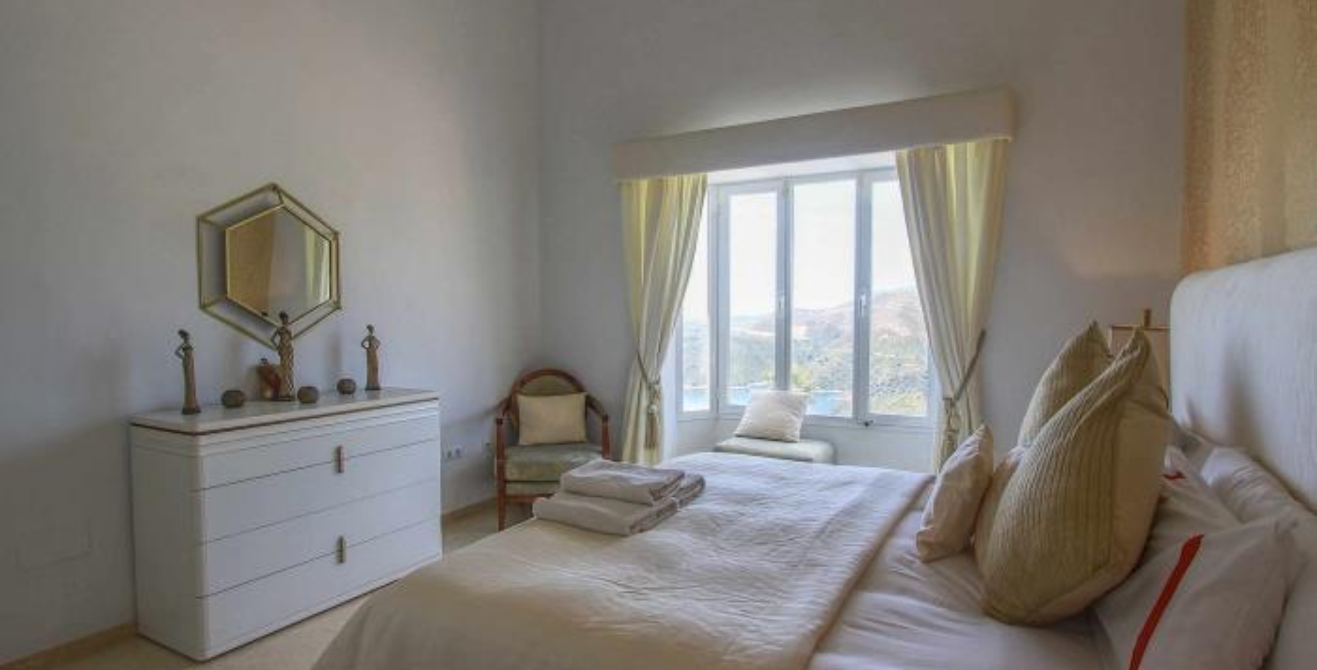 Marbella family villa 3 bedrooms bedroom views