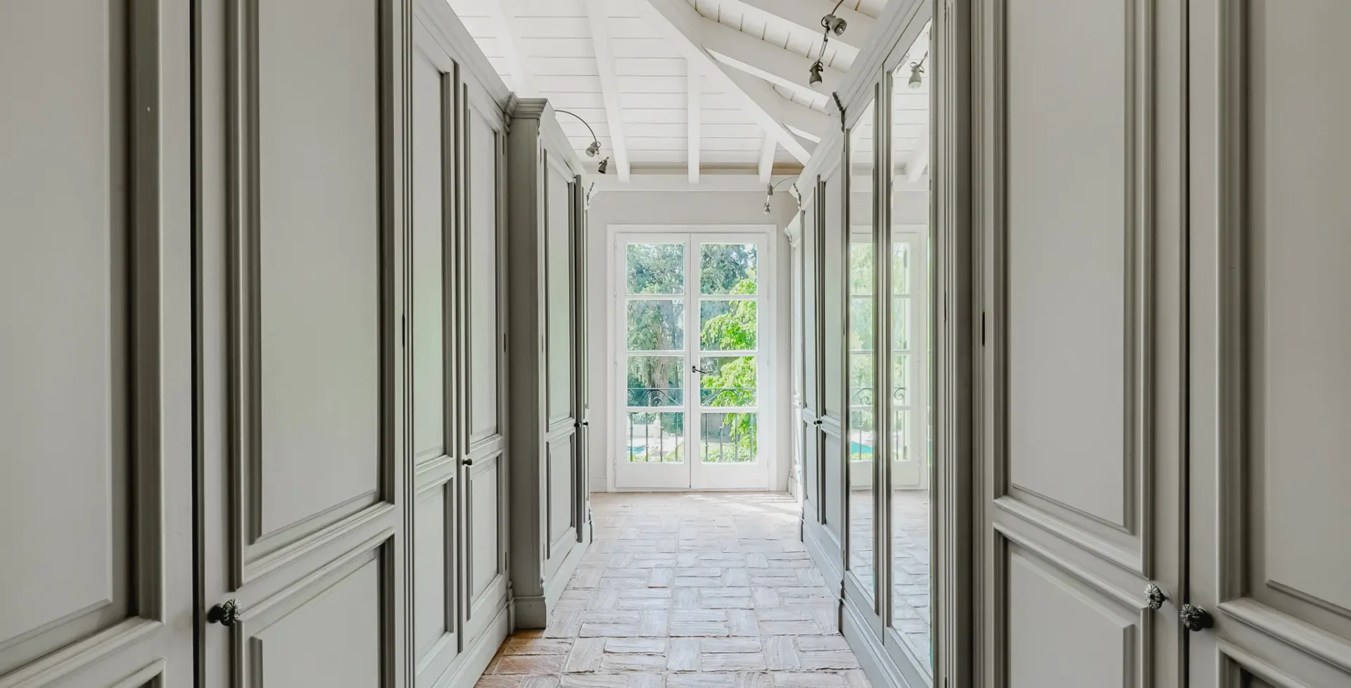 Villa Riviera Marbella internal walkways