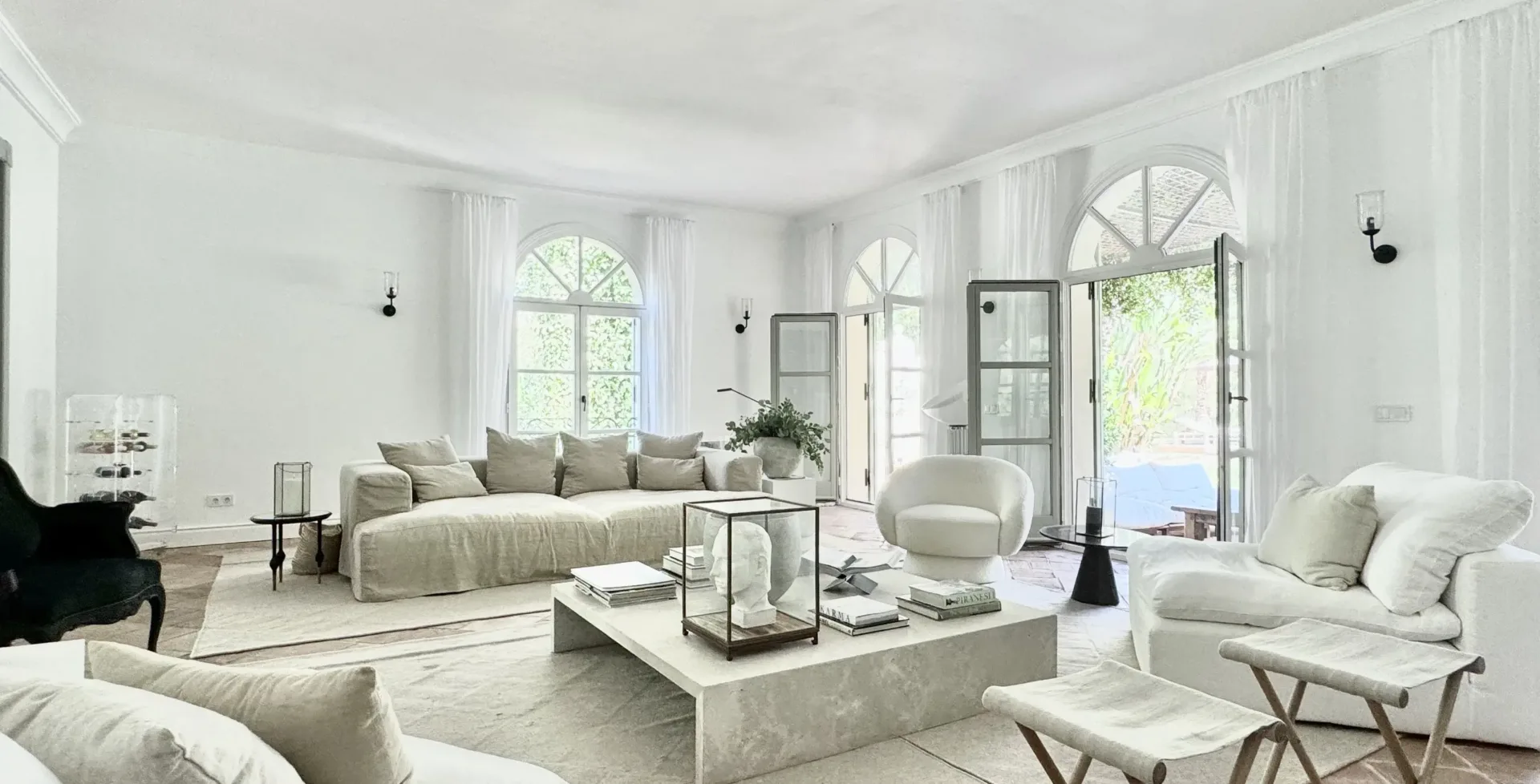 Villa Riviera Marbella living area2