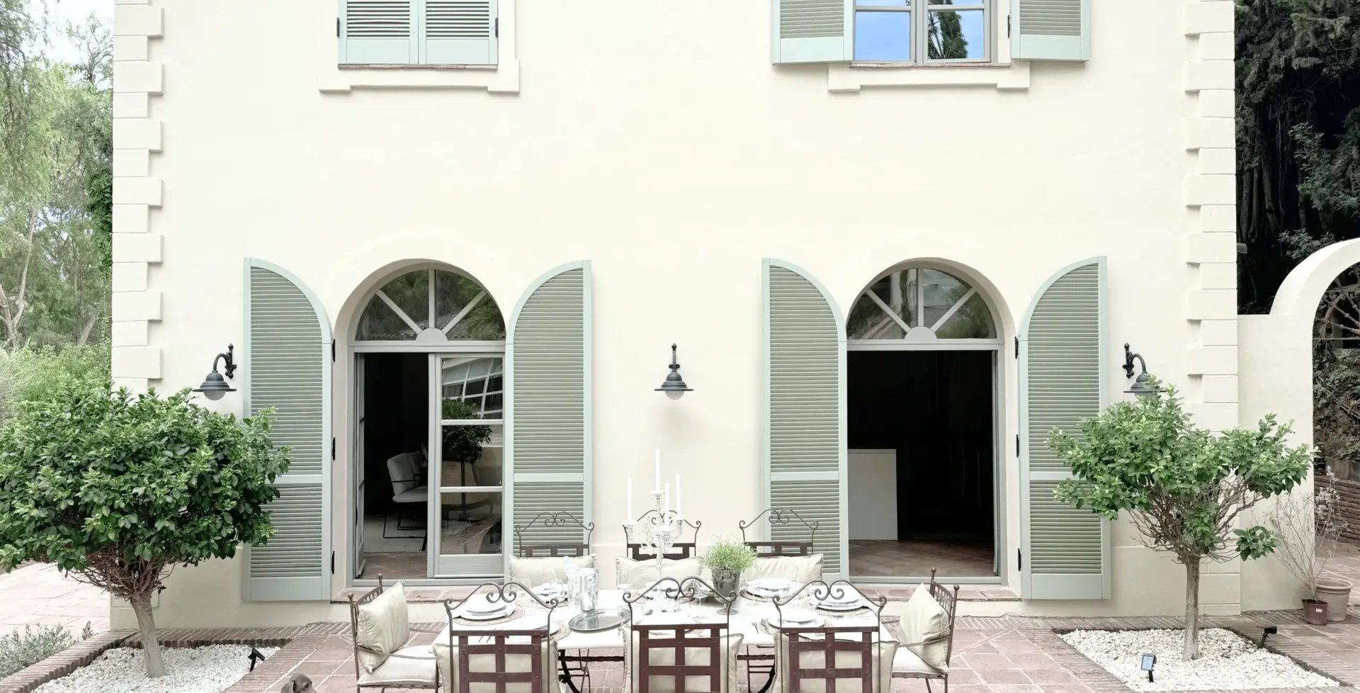 Villa Riviera Marbella outside dining2
