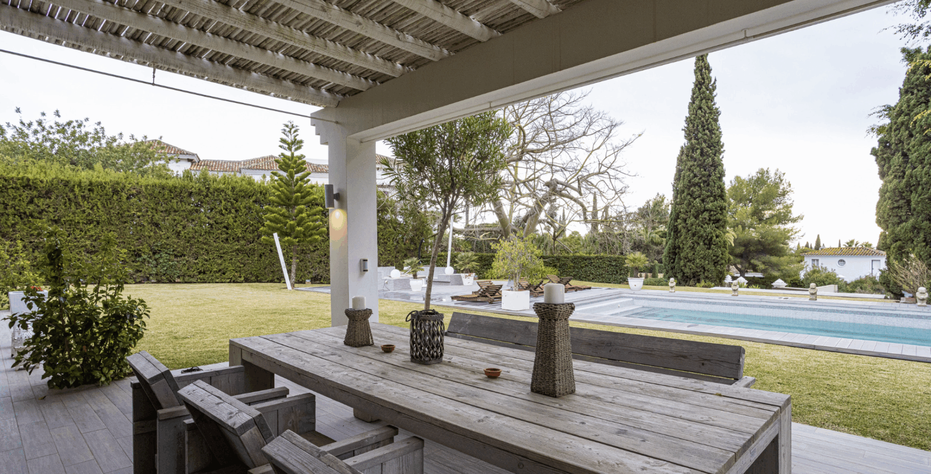 Villa Maji beachfront villa Marbella dining outside