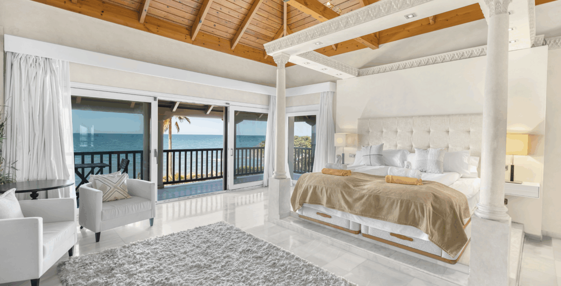 Villa Maji beachfront villa Marbella four poster
