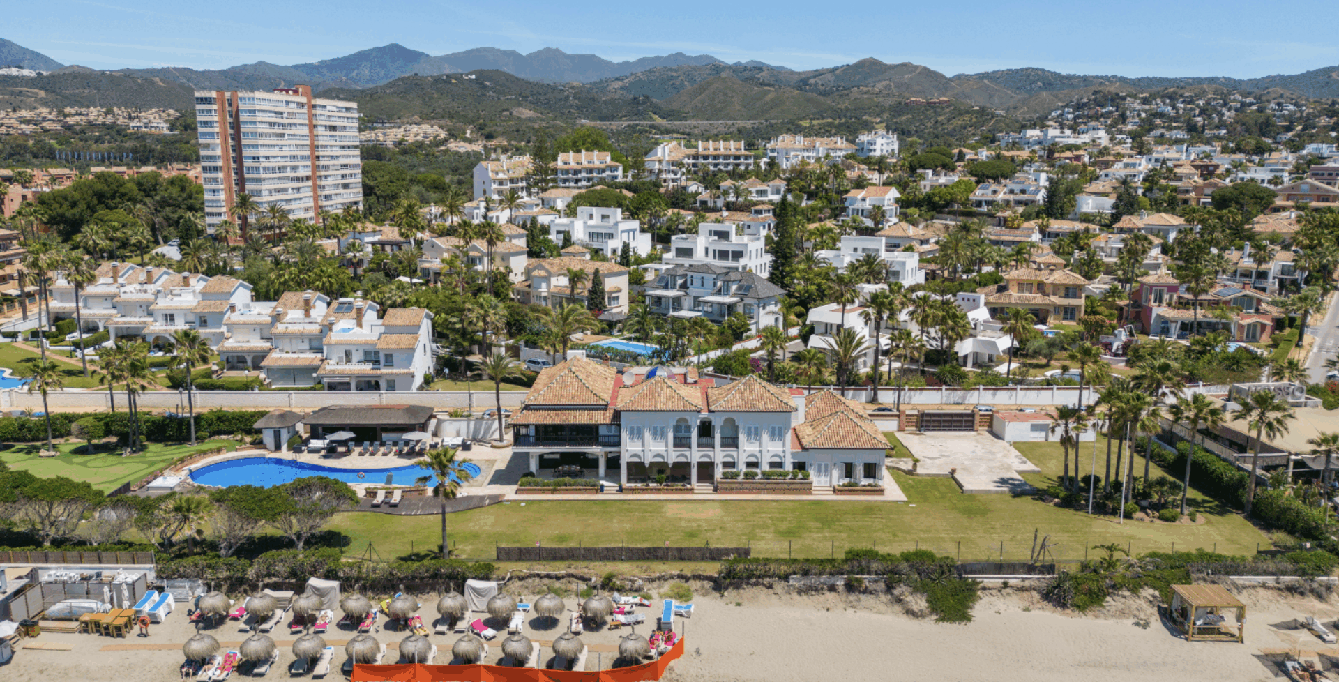 Villa Maji beachfront villa Marbella location