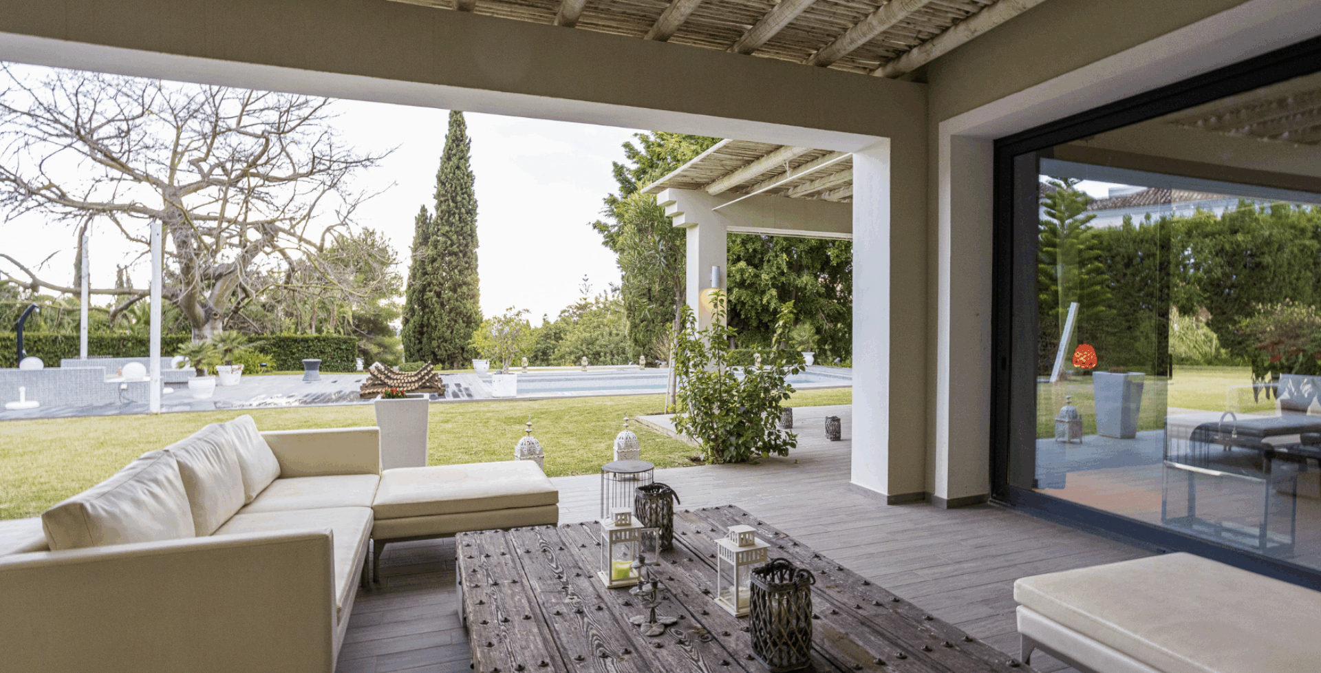 Villa Maji beachfront villa Marbella outside seating