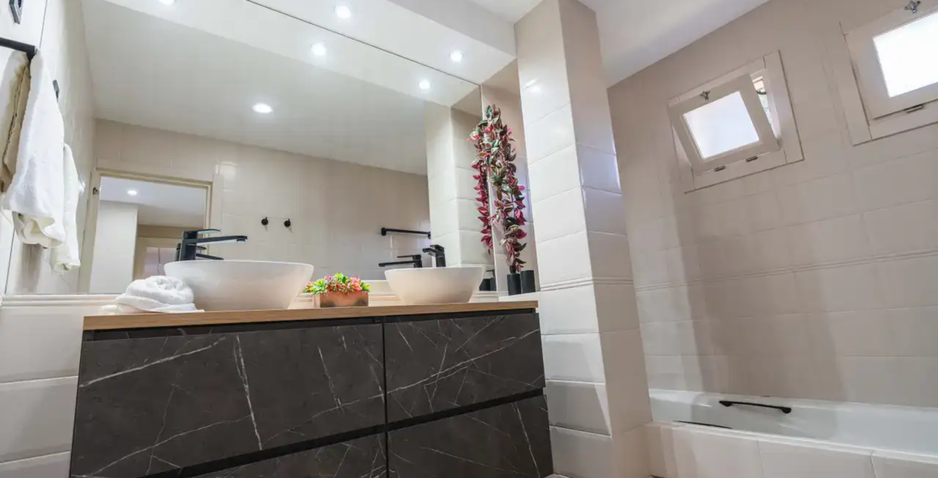 7 bedroom Villa Calle - bathroom - luxury villas Marbella