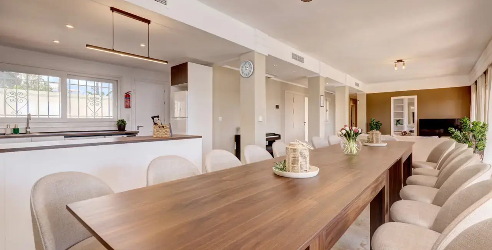 7 bedroom Villa Calle - dining table - luxury villas Marbella