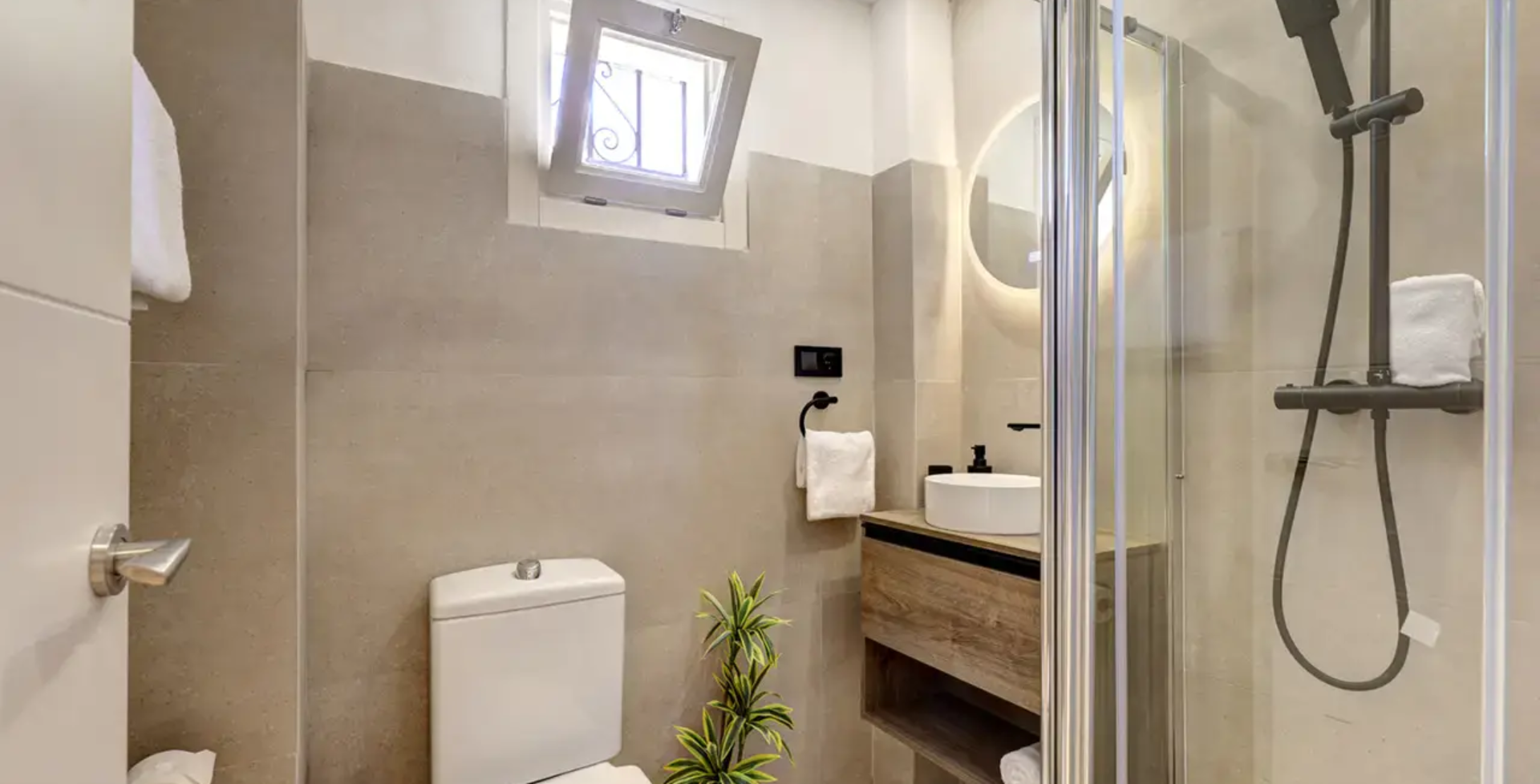 7 bedroom Villa Calle - ensuite - luxury villas Marbella