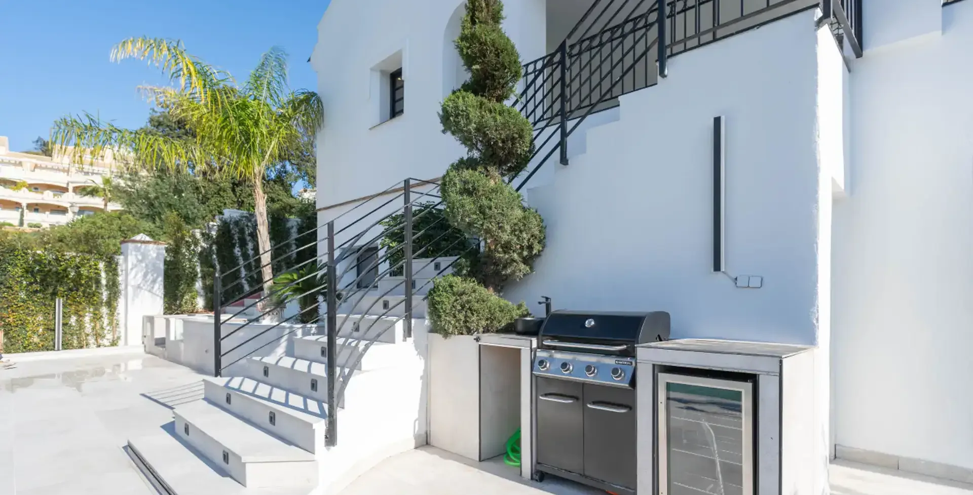 luxury-villas-marbella-6-bedroom-villa-elvi-bbq station
