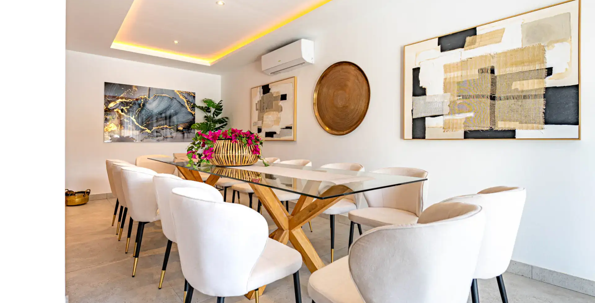 luxury-villas-marbella-6-bedroom-villa-elvi-dining table