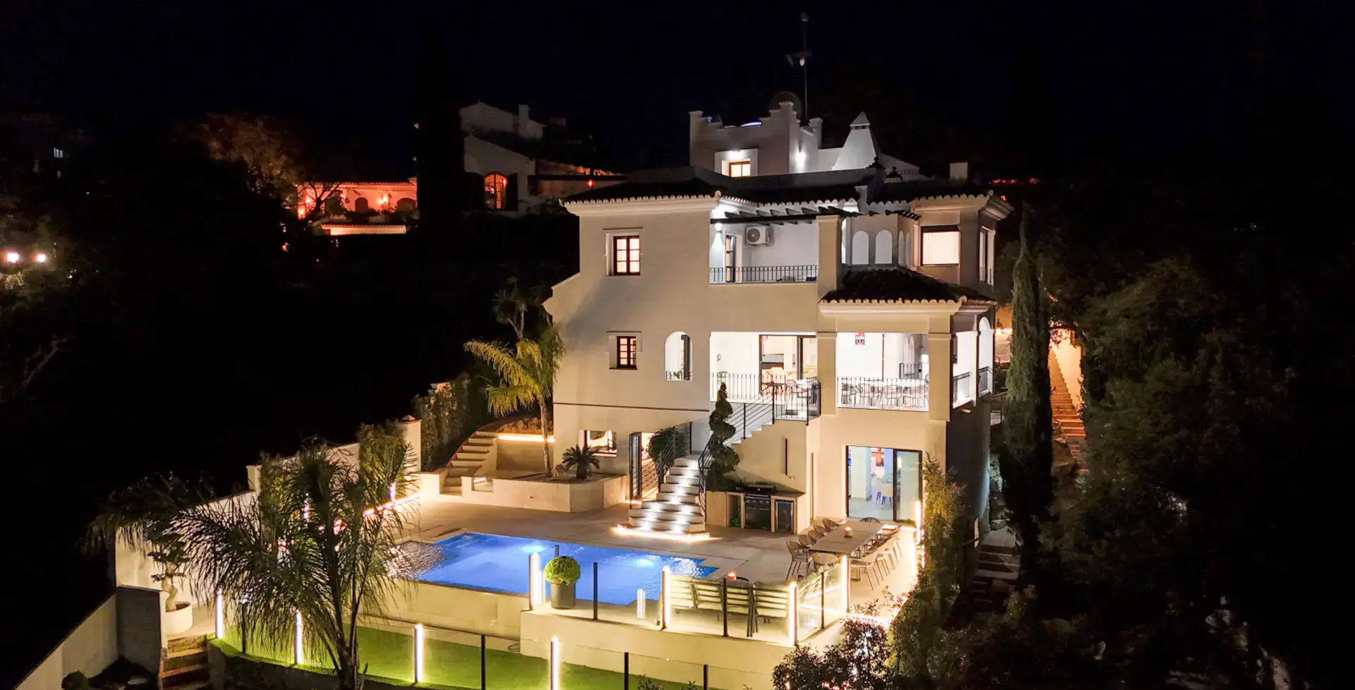 luxury-villas-marbella-6-bedroom-villa-elvi-external at night