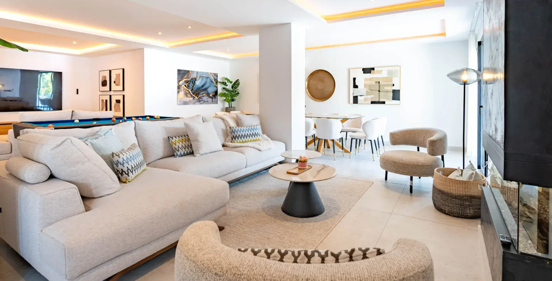 luxury-villas-marbella-6-bedroom-villa-elvi-large sofa relax