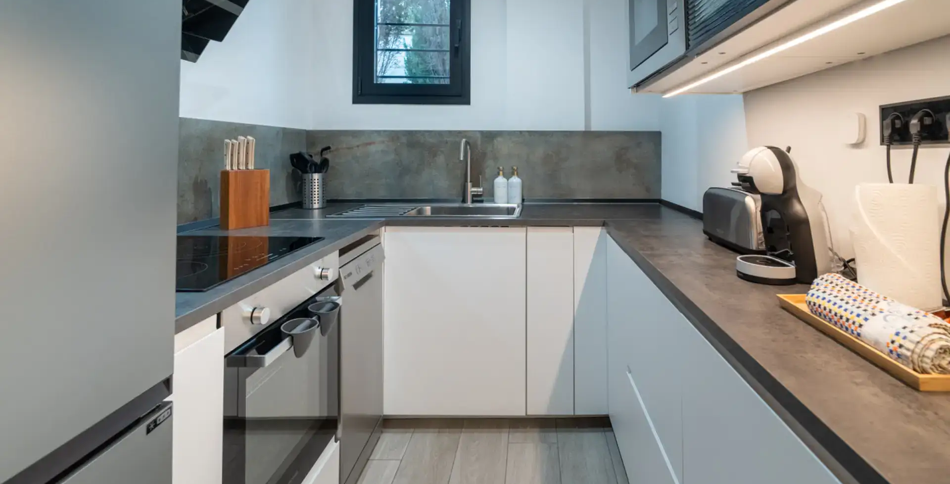 6-bedroom-villa-elvi-modern kitchen2
