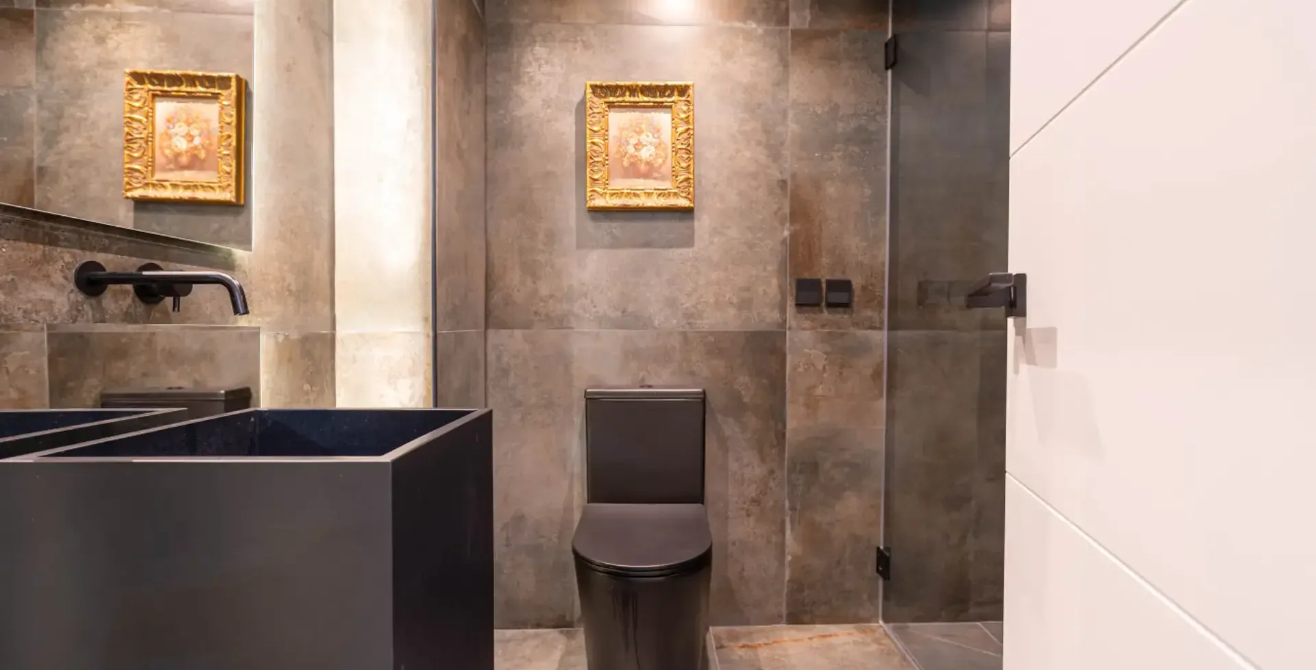 luxury-villas-marbella-6-bedroom-villa-elvi-modern wc fittings