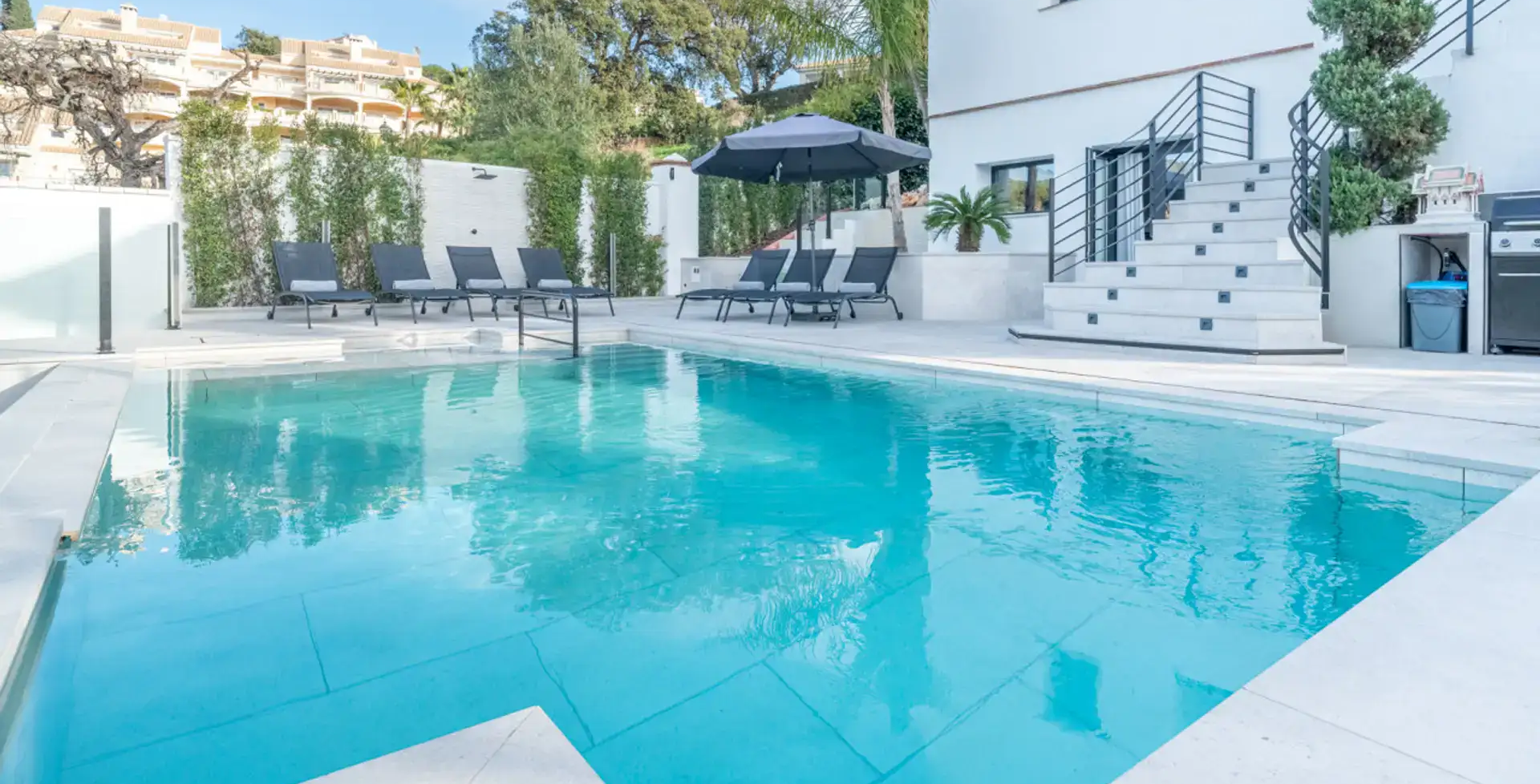 luxury-villas-marbella-6-bedroom-villa-heated pool