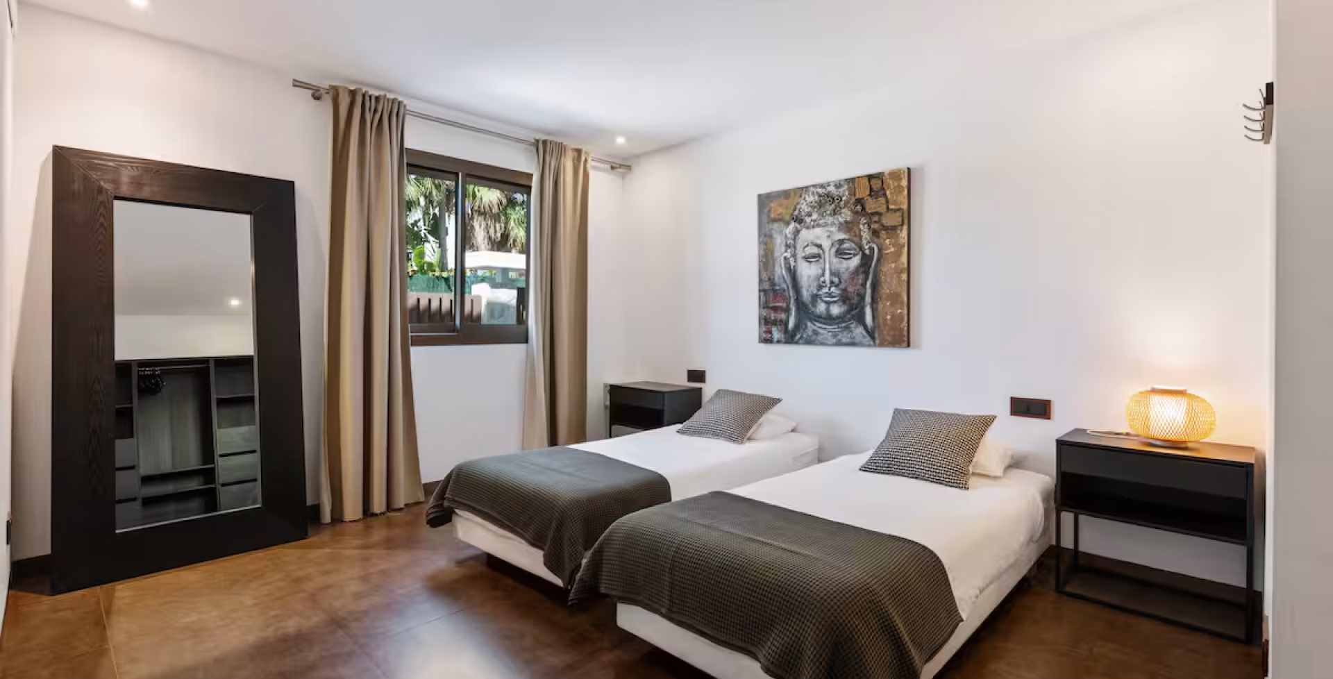 luxury-villas-marbella - 9 bedroom-villa-elon-double-bedroom3