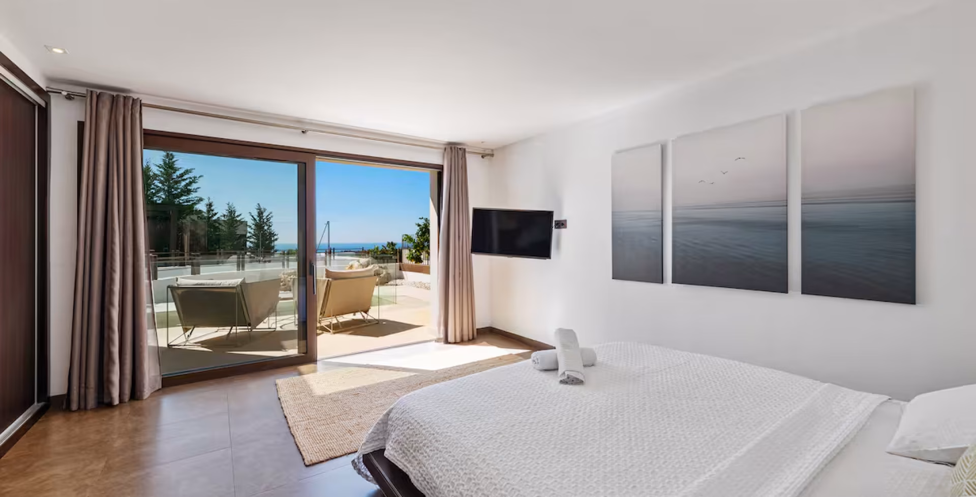 luxury-villas-marbella - 9 bedroom-villa-elon-double-bedroom4