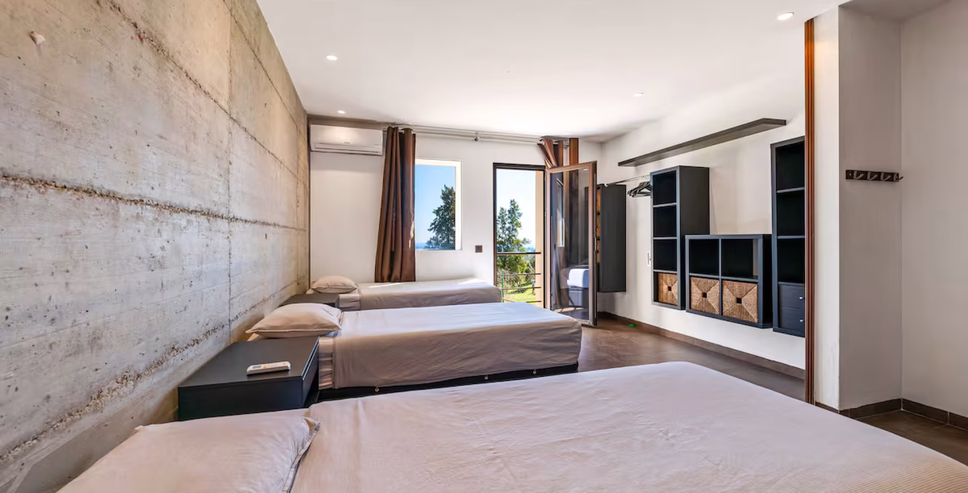luxury-villas-marbella - 9 bedroom-villa-elon-huge-triple-bedroom